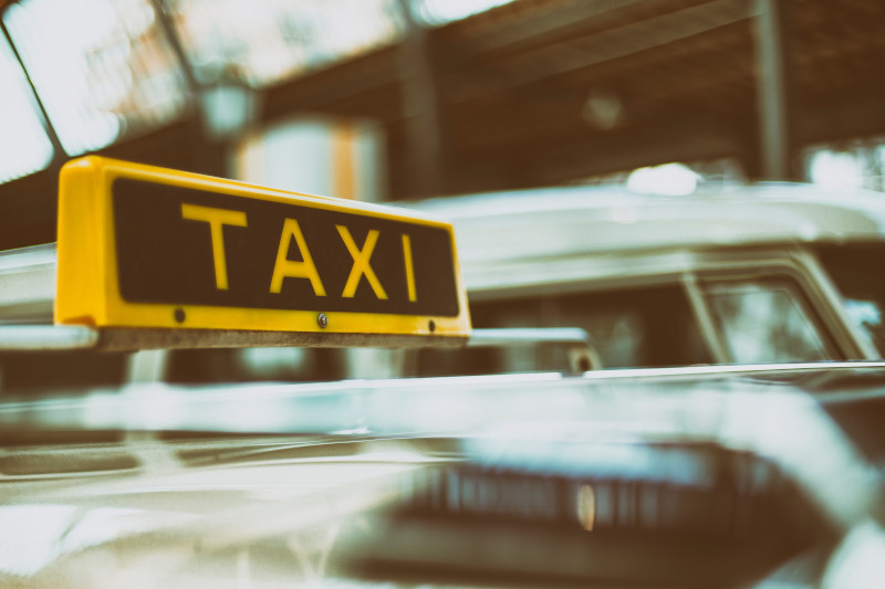 Warunki potrzebne do założenia działalności w zakresie przewozu osób taksówką